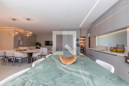 Apartamento à venda com 177m², 4 quartos e 3 vagas Apartamento à venda com 177m², 4 quartos e 3 vagasCozinha