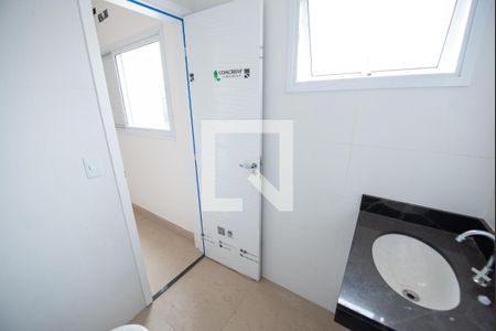 Banheiro de kitnet/studio para alugar com 1 quarto, 29m² em Centro, Taubaté