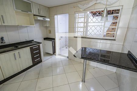 Cozinha de casa à venda com 2 quartos, 75m² em São João Batista, Belo Horizonte