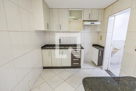 Cozinha de casa à venda com 2 quartos, 75m² em São João Batista, Belo Horizonte