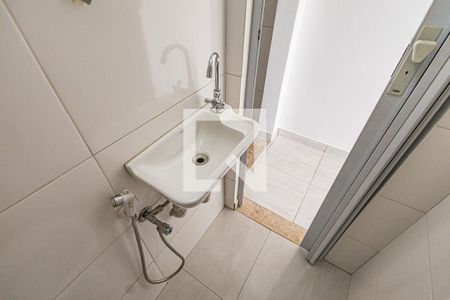 Lavabo de casa à venda com 2 quartos, 75m² em São João Batista, Belo Horizonte