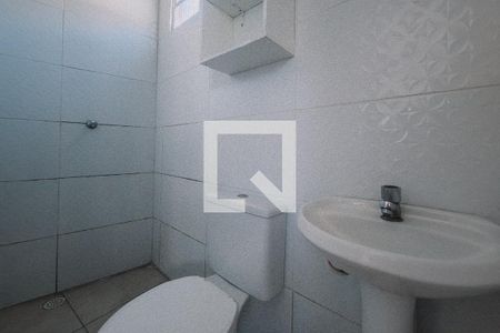 Banheiro de kitnet/studio para alugar com 1 quarto, 21m² em Engenho Velho de Brotas, Salvador