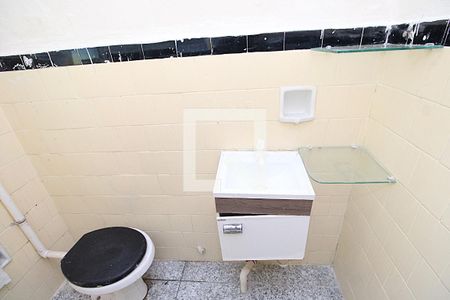 Banheiro de casa para alugar com 1 quarto, 60m² em Encantado, Rio de Janeiro