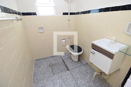 Banheiro de casa para alugar com 1 quarto, 60m² em Encantado, Rio de Janeiro