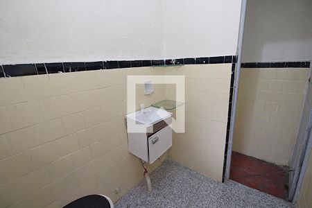 Banheiro de casa para alugar com 1 quarto, 60m² em Encantado, Rio de Janeiro