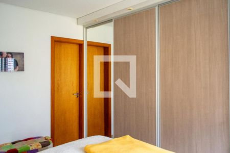 Suite de apartamento à venda com 2 quartos, 89m² em Azenha, Porto Alegre