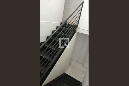 Escadas de casa à venda com 3 quartos, 2000m² em Zilah Sposito, Belo Horizonte