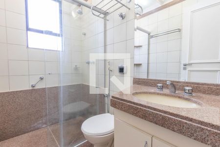 Banheiro de apartamento à venda com 1 quarto, 45m² em Carmo, Belo Horizonte