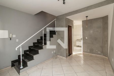 Sala de casa de condomínio para alugar com 2 quartos, 86m² em Vila Ré, São Paulo