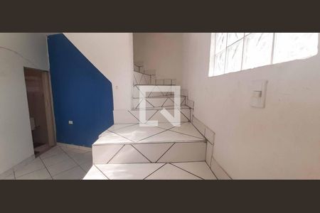 Escada de casa para alugar com 2 quartos, 40m² em Pestana, Osasco