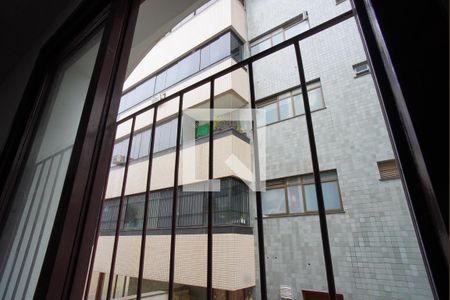 Sala - Vista de apartamento à venda com 3 quartos, 115m² em Petrópolis, Porto Alegre