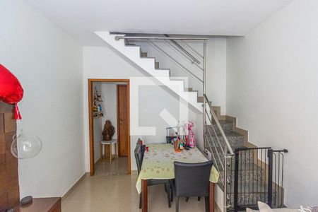 Sala de casa para alugar com 2 quartos, 60m² em Cordovil, Rio de Janeiro