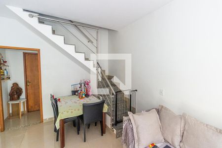 Sala de casa para alugar com 2 quartos, 60m² em Cordovil, Rio de Janeiro