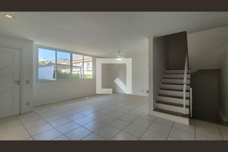 Sala de casa de condomínio à venda com 4 quartos, 280m² em Recreio dos Bandeirantes, Rio de Janeiro