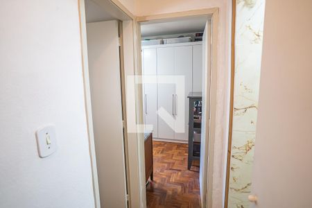 Corredor de apartamento à venda com 2 quartos, 57m² em Laranjeiras, Rio de Janeiro