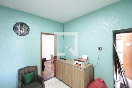 Hall dos Quartos de casa à venda com 5 quartos, 360m² em Providência, Belo Horizonte