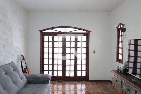 Sala de casa à venda com 5 quartos, 360m² em Providência, Belo Horizonte