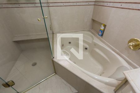 Apartamento para alugar com 214m², 4 quartos e 3 vagas Apartamento para alugar com 214m², 4 quartos e 3 vagasBanheiro da Suíte 1
