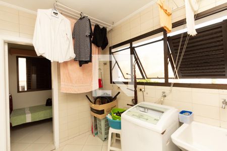 Apartamento para alugar com 214m², 4 quartos e 3 vagas Apartamento para alugar com 214m², 4 quartos e 3 vagasÁrea de Serviço