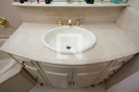 Apartamento para alugar com 214m², 4 quartos e 3 vagas Apartamento para alugar com 214m², 4 quartos e 3 vagasBanheiro da Suíte 1