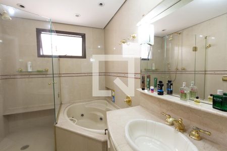 Apartamento para alugar com 214m², 4 quartos e 3 vagas Apartamento para alugar com 214m², 4 quartos e 3 vagasBanheiro da Suíte 1