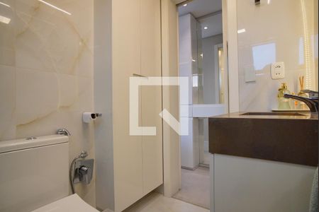 Banheiro da Suíte de apartamento à venda com 3 quartos, 137m² em Jardim São Pedro, Porto Alegre