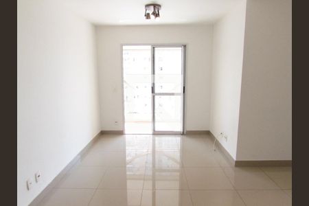 Sala de apartamento para alugar com 3 quartos, 70m² em Parque Taboão, Taboão da Serra