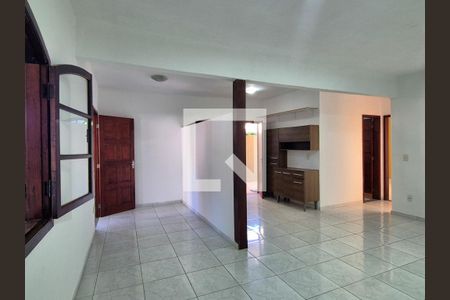 Sala de casa de condomínio para alugar com 2 quartos, 75m² em Vargem Pequena, Rio de Janeiro