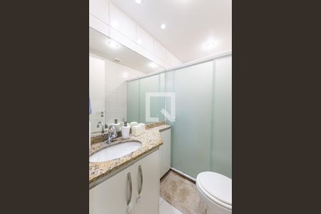 Apartamento à venda com 81m², 2 quartos e 1 vaga Apartamento à venda com 81m², 2 quartos e 1 vagaBanheiro da Suíte