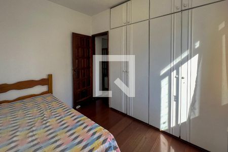 Quarto de apartamento à venda com 2 quartos, 74m² em Sagrada Família, Belo Horizonte