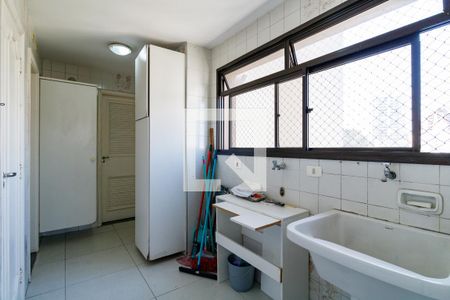 Apartamento para alugar com 242m², 4 quartos e 4 vagas Apartamento para alugar com 242m², 4 quartos e 4 vagasÁrea de Serviço