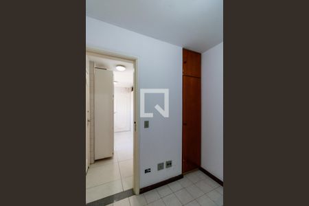 Apartamento para alugar com 242m², 4 quartos e 4 vagas Apartamento para alugar com 242m², 4 quartos e 4 vagasÁrea de Serviço