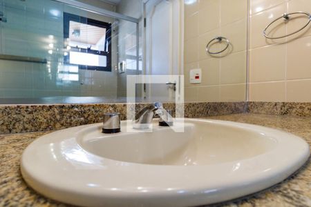 Apartamento para alugar com 242m², 4 quartos e 4 vagas Apartamento para alugar com 242m², 4 quartos e 4 vagasBanheiro da Suíte 1