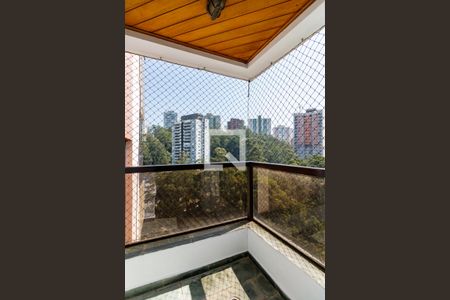 Apartamento para alugar com 242m², 4 quartos e 4 vagas Apartamento para alugar com 242m², 4 quartos e 4 vagasSuíte 3