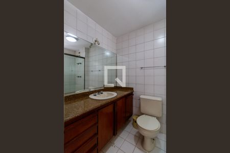 Apartamento para alugar com 242m², 4 quartos e 4 vagas Apartamento para alugar com 242m², 4 quartos e 4 vagasBanheiro da Suíte 2
