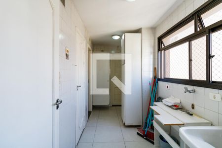 Apartamento para alugar com 242m², 4 quartos e 4 vagas Apartamento para alugar com 242m², 4 quartos e 4 vagasÁrea de Serviço