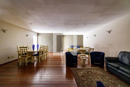 Apartamento para alugar com 242m², 4 quartos e 4 vagas Apartamento para alugar com 242m², 4 quartos e 4 vagasÁrea comum - Salão de festas