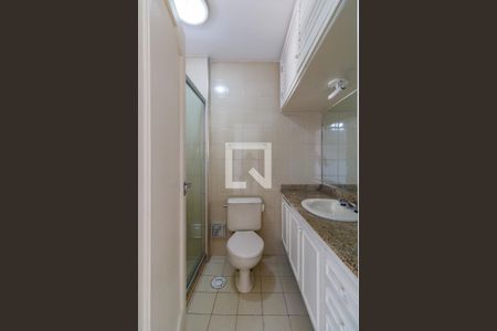 Apartamento para alugar com 242m², 4 quartos e 4 vagas Apartamento para alugar com 242m², 4 quartos e 4 vagasBanheiro da Suíte 1