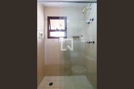 Apartamento para alugar com 242m², 4 quartos e 4 vagas Apartamento para alugar com 242m², 4 quartos e 4 vagasBanheiro da Suíte 1