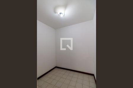 Apartamento para alugar com 242m², 4 quartos e 4 vagas Apartamento para alugar com 242m², 4 quartos e 4 vagasÁrea de Serviço