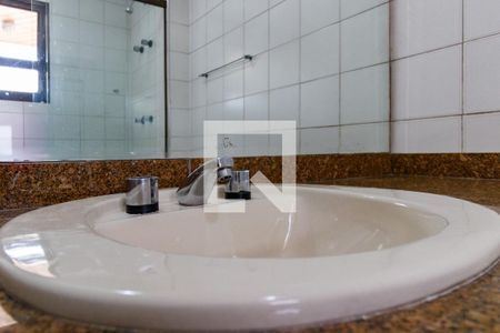 Apartamento para alugar com 242m², 4 quartos e 4 vagas Apartamento para alugar com 242m², 4 quartos e 4 vagasBanheiro da Suíte 2