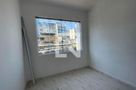 Quarto 2 de apartamento para alugar com 2 quartos, 45m² em Jardim Vinte E Cinco de Agosto, Duque de Caxias