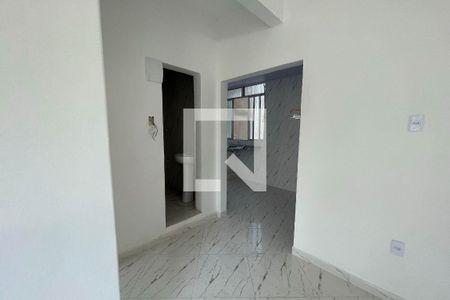 Corredor de apartamento para alugar com 1 quarto, 45m² em Jardim Vinte E Cinco de Agosto, Duque de Caxias