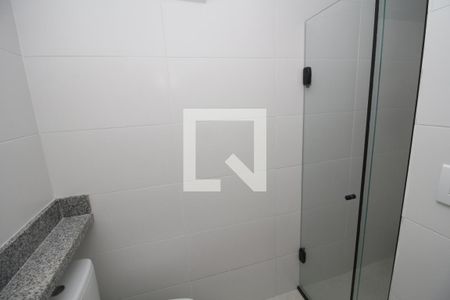 Banheiro de kitnet/studio para alugar com 0 quarto, 20m² em Vila Gomes Cardim, São Paulo