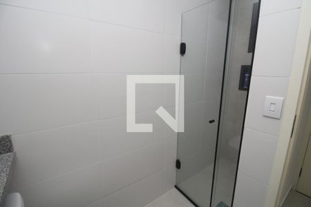 Banheiro de kitnet/studio para alugar com 0 quarto, 20m² em Vila Gomes Cardim, São Paulo