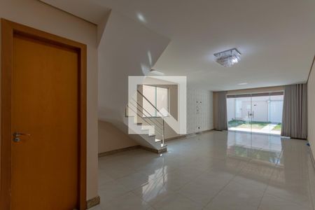 Sala de casa à venda com 3 quartos, 180m² em Jardim Leblon, Belo Horizonte