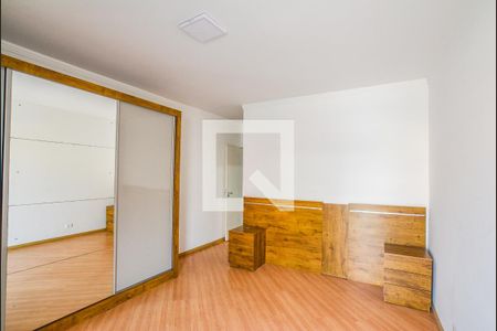 Suíte 1 de casa à venda com 3 quartos, 220m² em Vila Scarpelli, Santo André