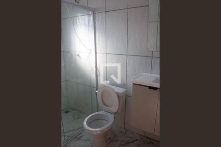 Banheiro de apartamento para alugar com 1 quarto, 43m² em Jardim das Belezas, Carapicuíba