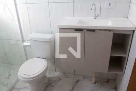 Banheiro de apartamento para alugar com 1 quarto, 38m² em Jardim das Belezas, Carapicuíba