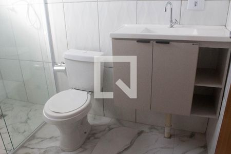 Banheiro de apartamento para alugar com 1 quarto, 38m² em Jardim das Belezas, Carapicuíba